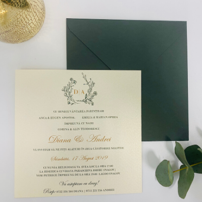 Invitatie de nunta romantica cu monograma si plic verde 1